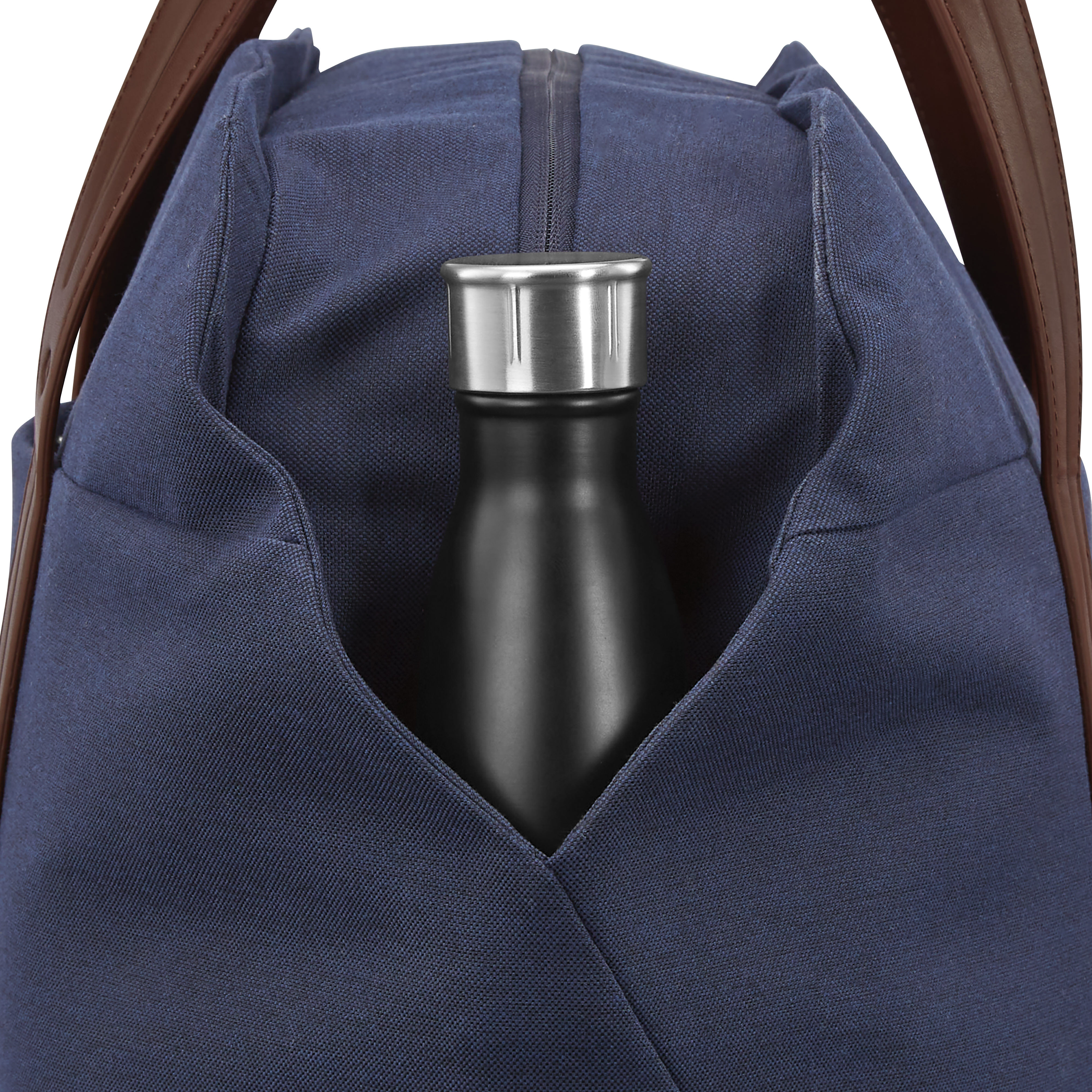 Virtuosa Weekender in the color Navy. image number 6